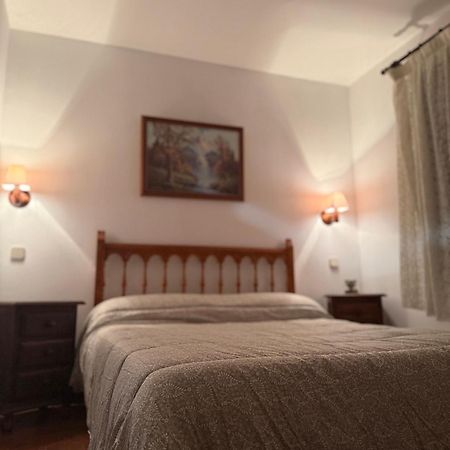 El Valle Hostal Restaurante La Pradera de Navalhorno Esterno foto